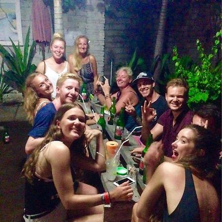 Good For Ya Knee Hostel & Bungalows (Adults Only) Gili Trawangan Extérieur photo