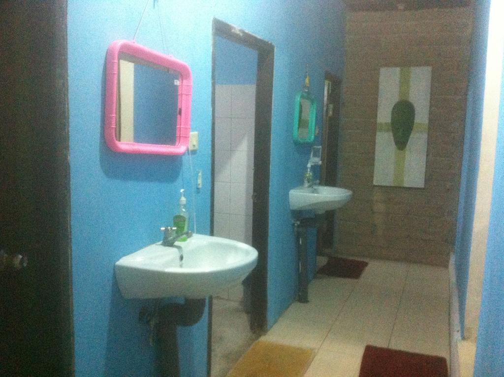 Good For Ya Knee Hostel & Bungalows (Adults Only) Gili Trawangan Extérieur photo