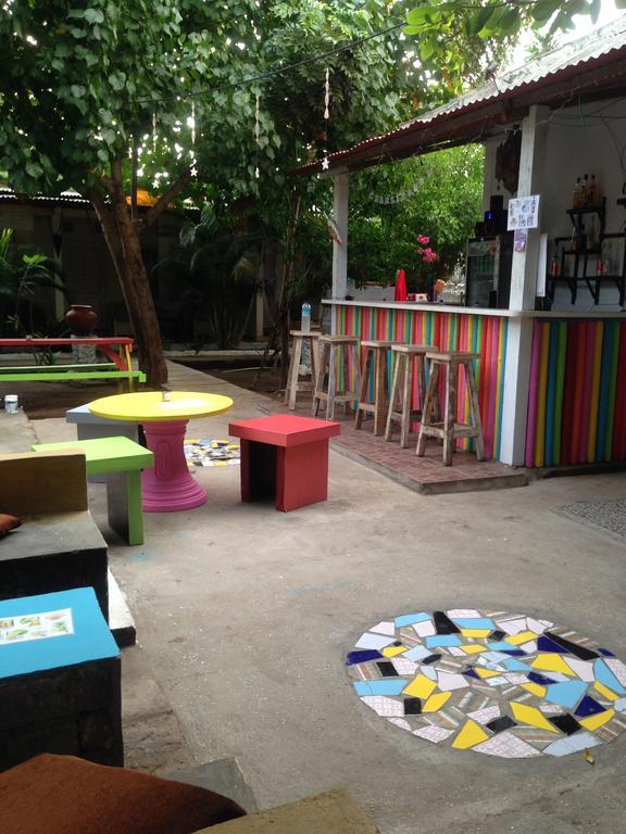 Good For Ya Knee Hostel & Bungalows (Adults Only) Gili Trawangan Extérieur photo