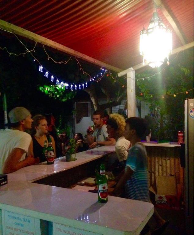 Good For Ya Knee Hostel & Bungalows (Adults Only) Gili Trawangan Extérieur photo