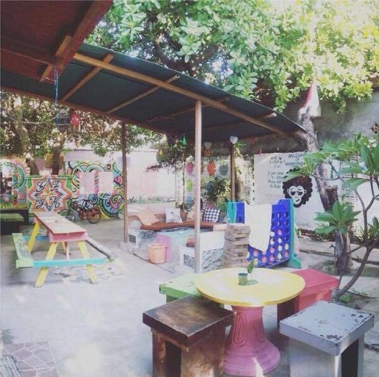 Good For Ya Knee Hostel & Bungalows (Adults Only) Gili Trawangan Extérieur photo